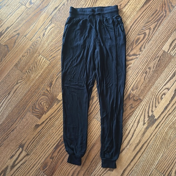 Tavi Women’s Joggers in solid black, size Extra Small - Picture 1 of 3